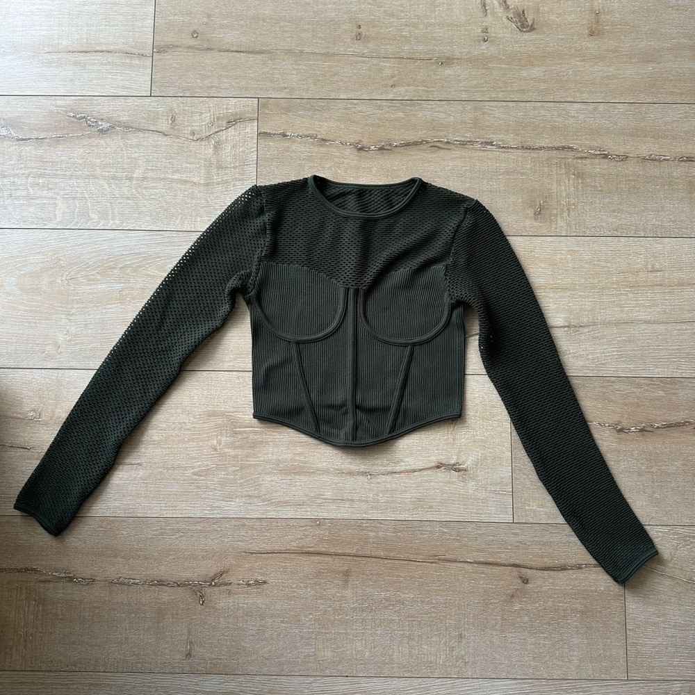 Crop top with mesh sleeves